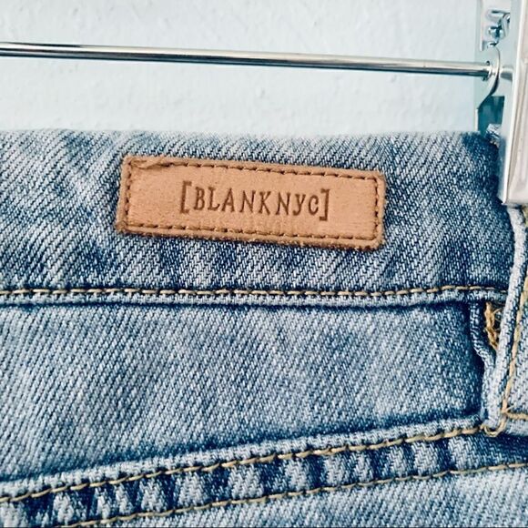 Blank NYC Crop Studded Girlfriend Jeans Size 24 - Picture 11 of 15